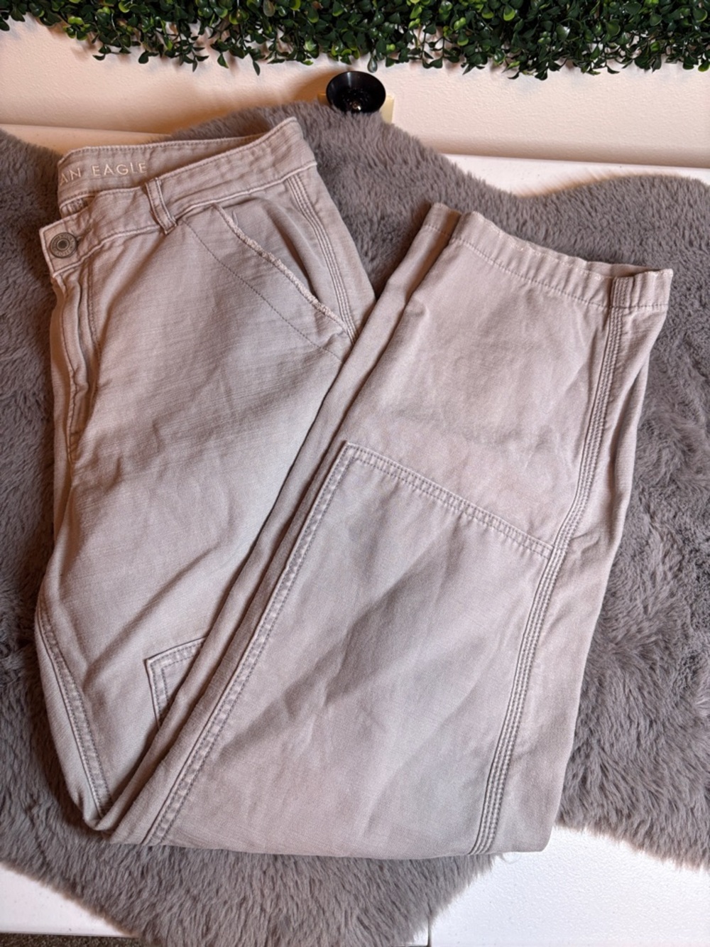 American Eagle Women’s 90s Straight Cargos Size 8